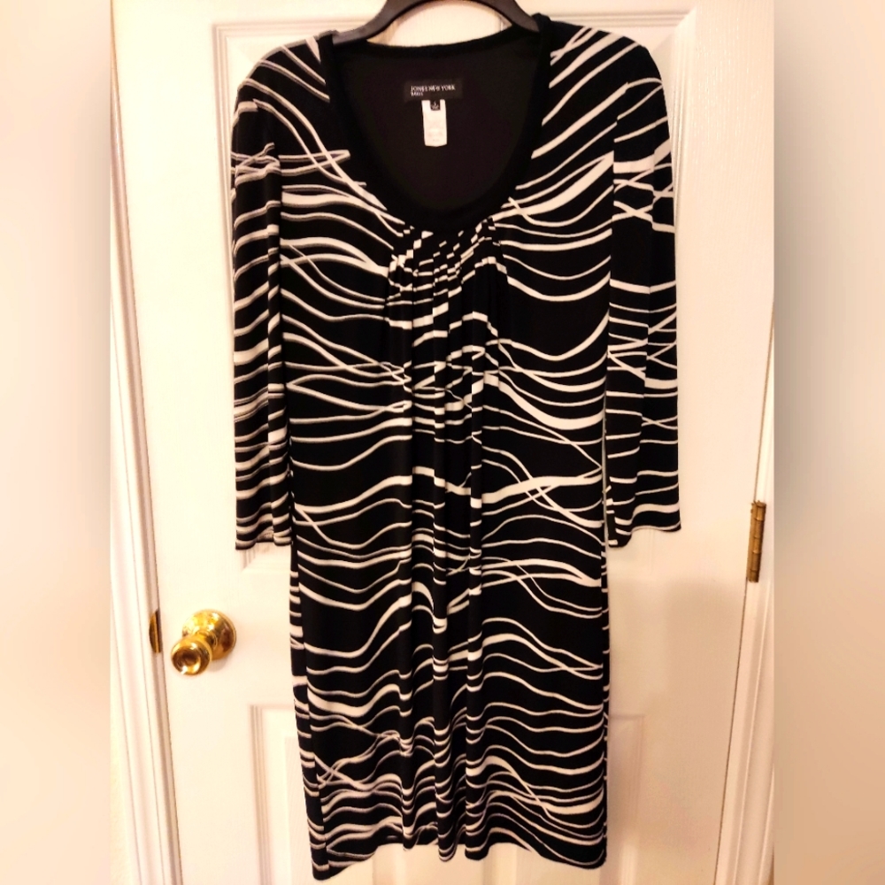 Jones New York Women's Dress Size 4 Black And White Wrinkle Resistant Lined